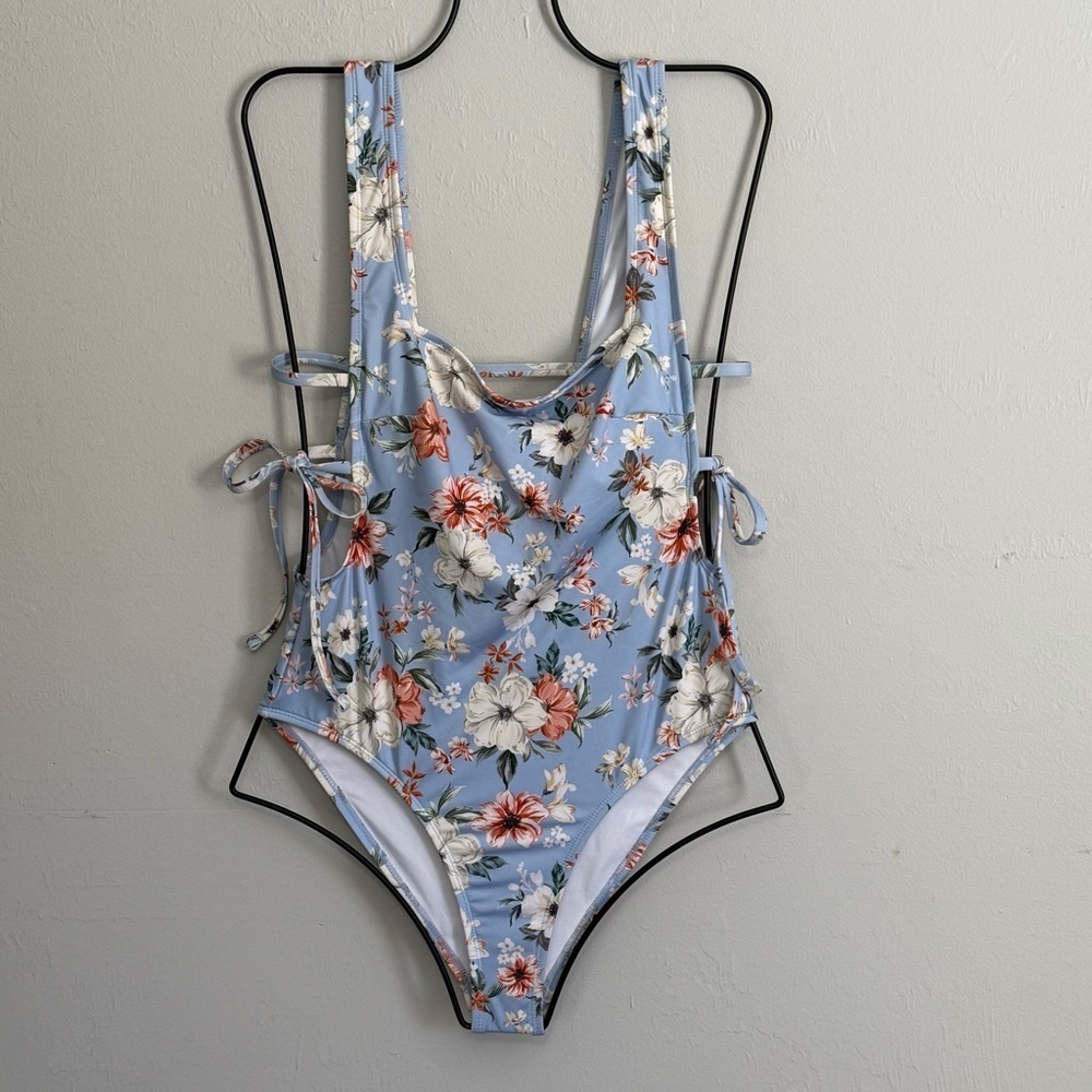 HURLEY Women’s Blue Floral One-Piece Swimsuit Open Side Ties Lined Size Small